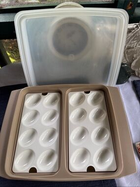 Vintage Tupperware 723 Deviled Egg Beige Container with 722 Lid & 665 Inserts